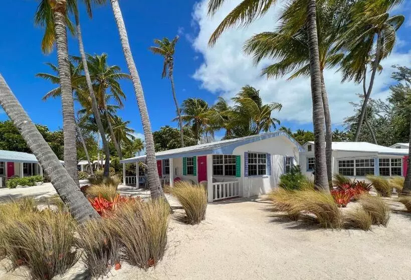 キャビン, Pines & Palms Resort