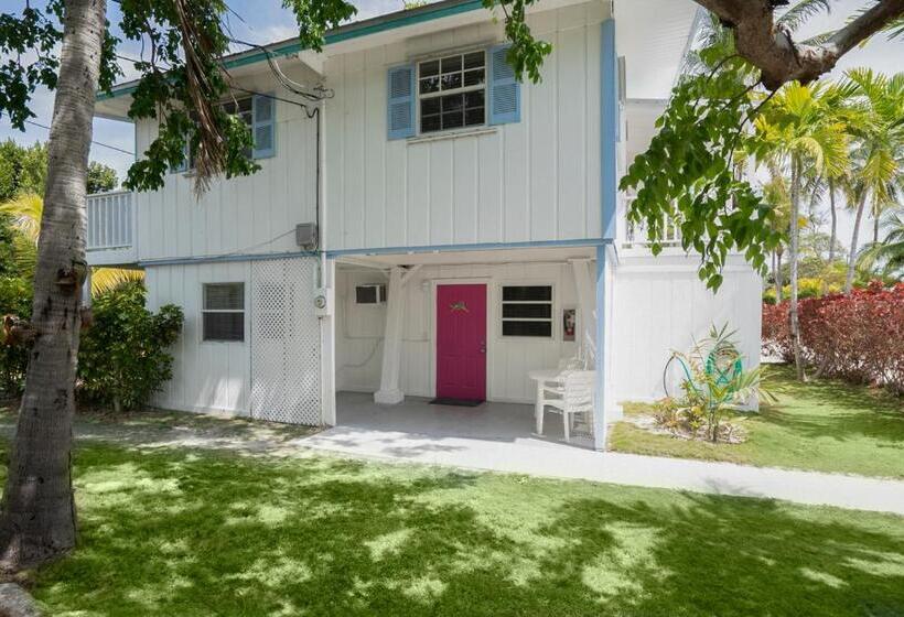 غرفة إقتصادية, Pines & Palms Resort