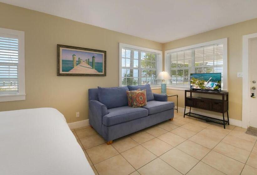 غرفة قياسية رباعية مطلة على البحر, Pines & Palms Resort