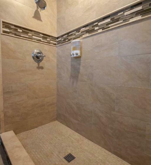 غرفة قياسية مزوَّدة بشُرفة, Hemingway House Bed And Breakfast