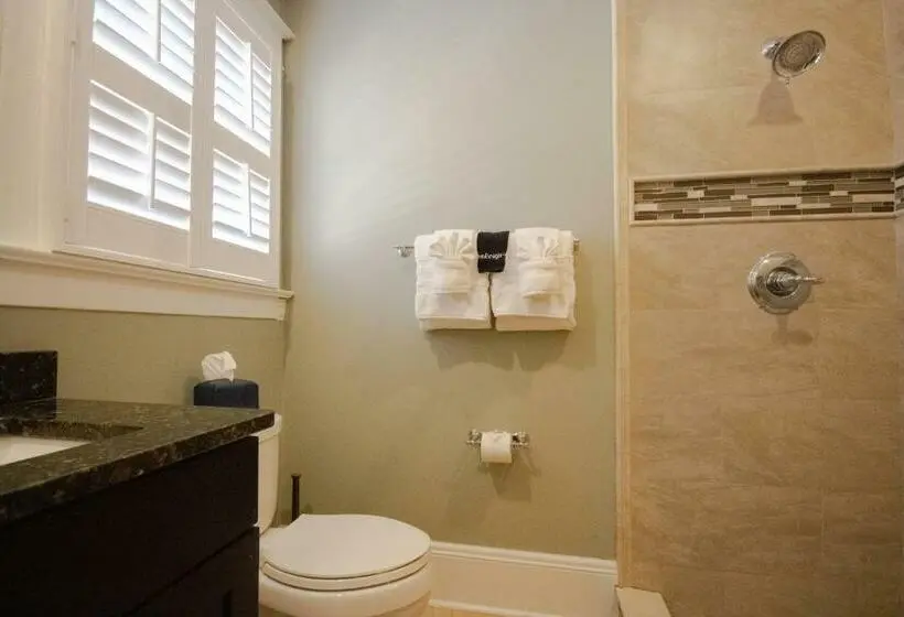 バルコニー付きスタンダードルーム, Hemingway House Bed And Breakfast