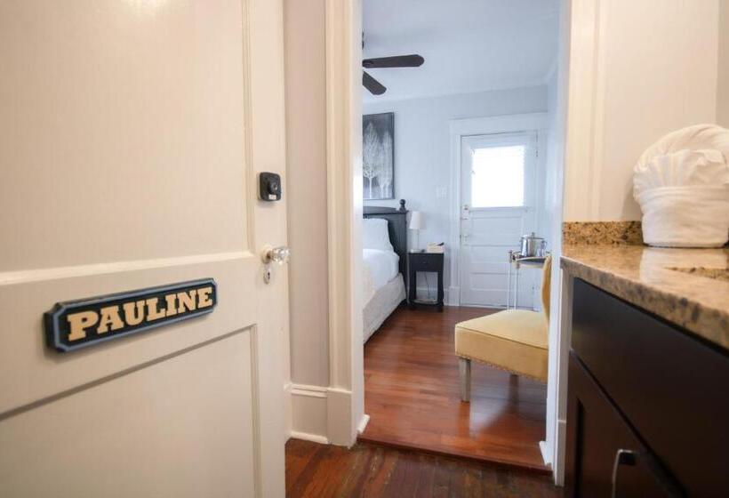 غرفة قياسية مزوَّدة بشُرفة, Hemingway House Bed And Breakfast