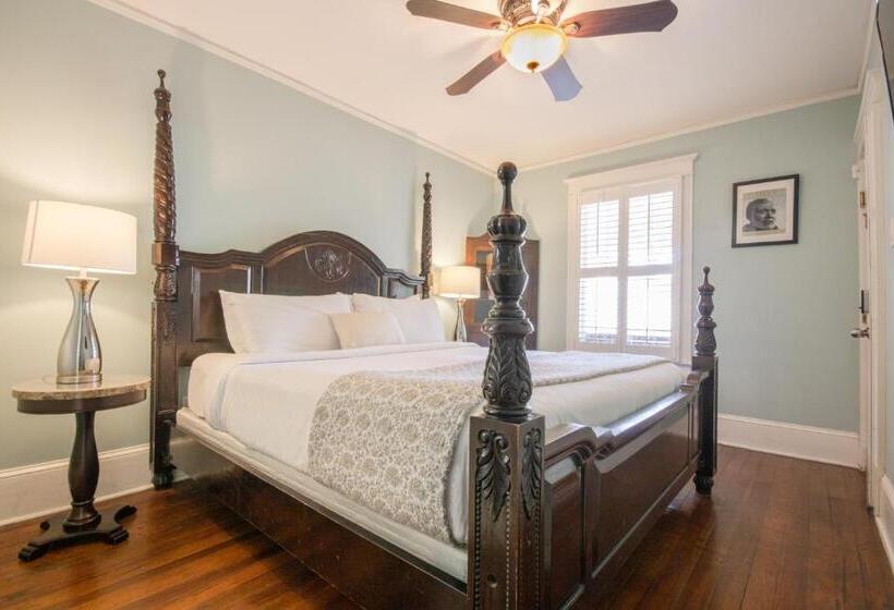 غرفة قياسية سرير كينج, Hemingway House Bed And Breakfast