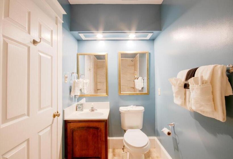 غرفة قياسية مزوَّدة بشُرفة, Hemingway House Bed And Breakfast