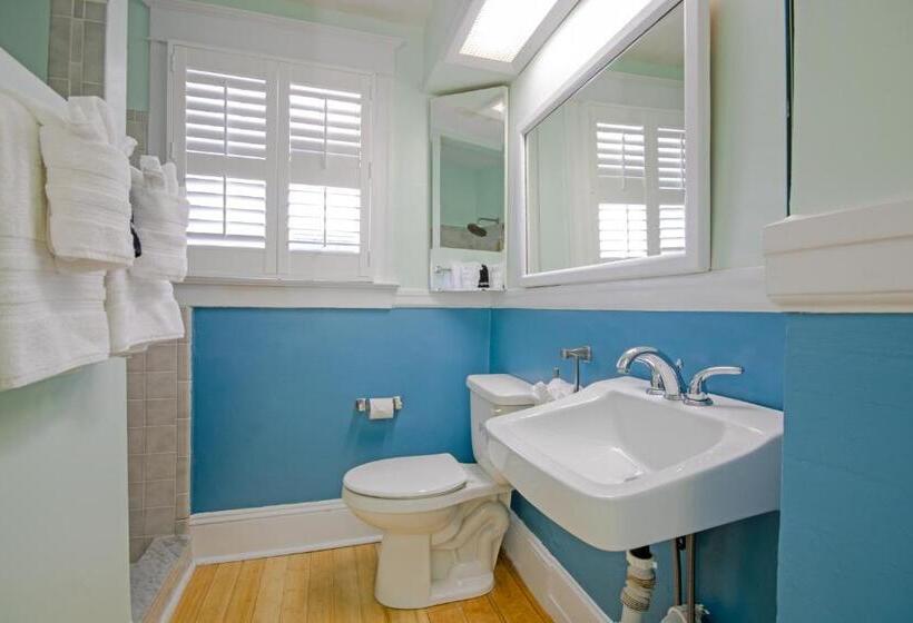 جناح عائلي, Hemingway House Bed And Breakfast