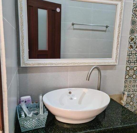 اتاق لوکس, Lại Nguyễn Boutique