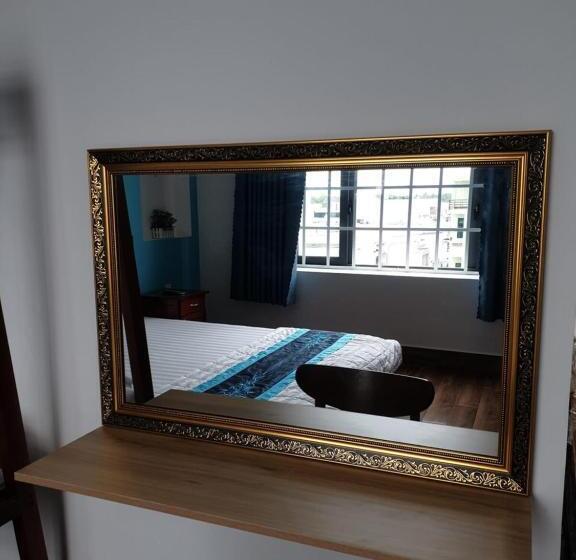 اتاق لوکس, Lại Nguyễn Boutique