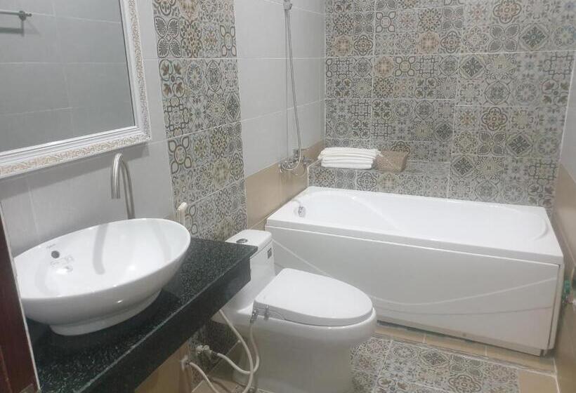 اتاق لوکس خانوادگی, Lại Nguyễn Boutique