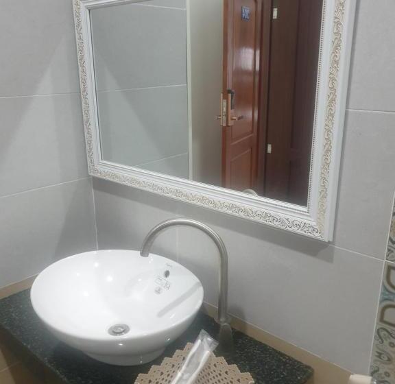 اتاق لوکس خانوادگی, Lại Nguyễn Boutique