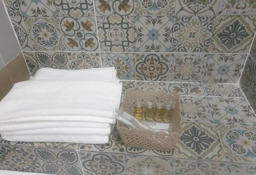 اتاق لوکس, Lại Nguyễn Boutique