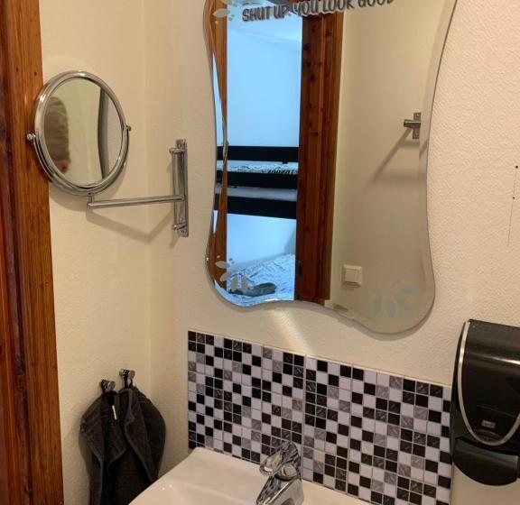 חדר סטנדרט לארבעה, 4hearts B&b