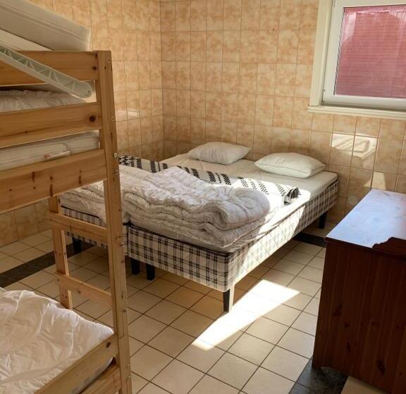 Четырехместный номер эконом класса с общей ванной комнатой, 4hearts B&b