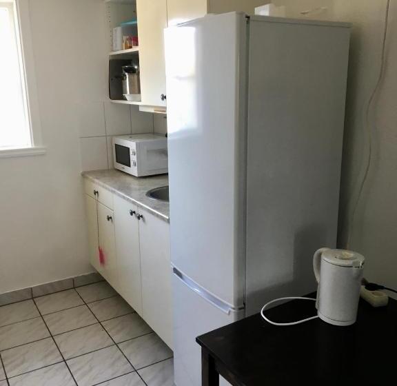 הכלכלה חדר לארבעה עם מקלחת משותפת, 4hearts B&b