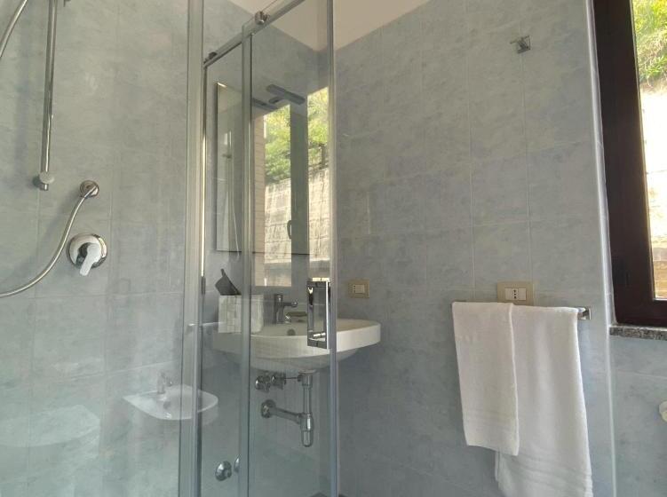 带阳台标准四人间, Cala Di Rio B&b