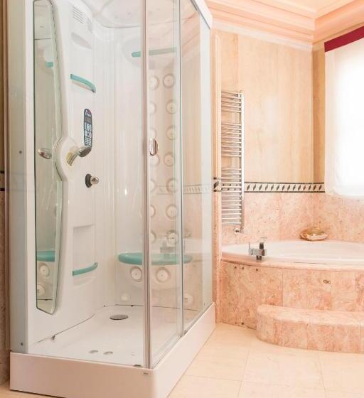 غرفة ديلوكس سرير كينج, Holidays Mirana