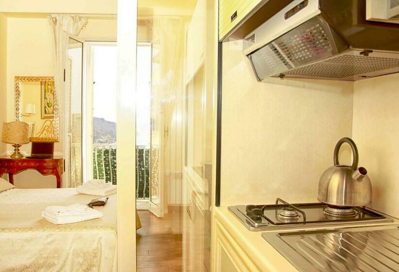 Tengerre néző Standard Stúdió Szoba, Pascià Cappuccini