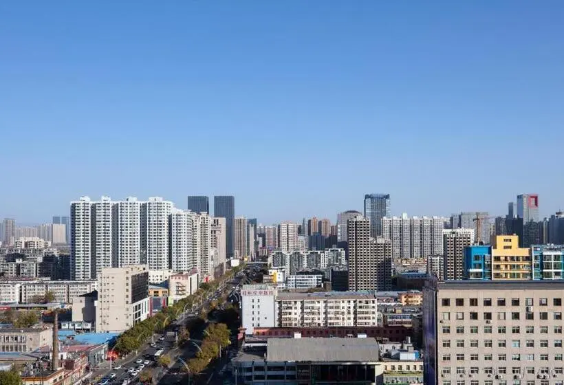 اتاق لوکس با چشم‌انداز شهر, Courtyard Taiyuan