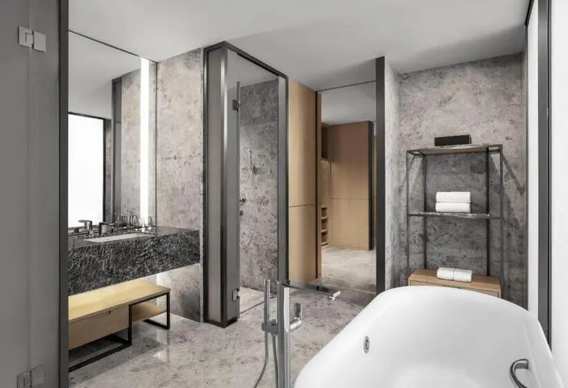 اتاق لوکس با تخت بزرگ, Courtyard Taiyuan
