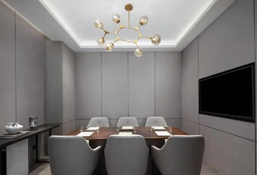 سوئیت اجرایی با تخت کینگ, Courtyard Taiyuan