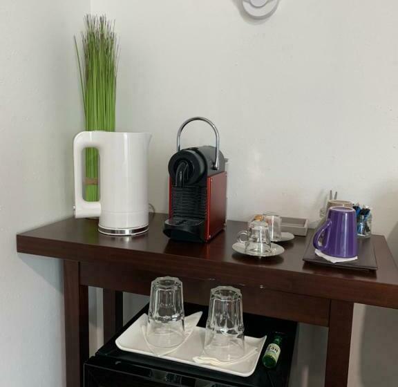 جناح مطل على المدينة, L Embleme  Boutique