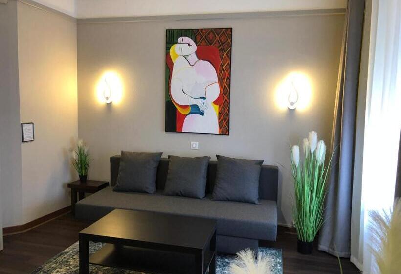 جناح مطل على المدينة, L Embleme  Boutique