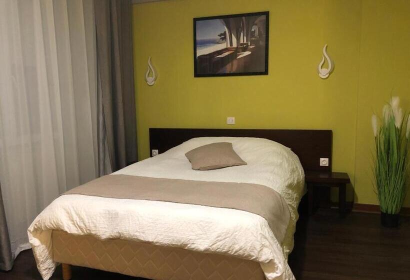 جناح مطل على المدينة, L Embleme  Boutique