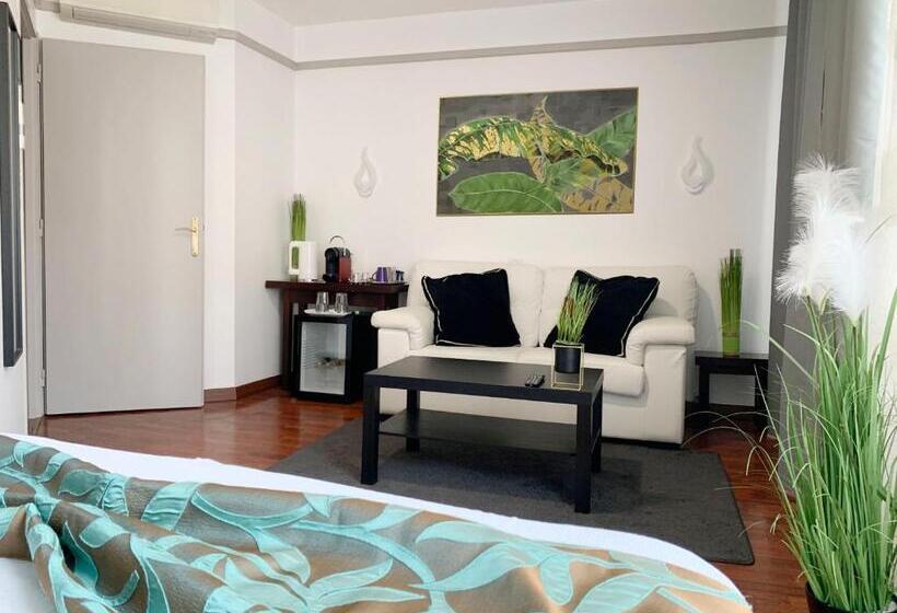 جناح مطل على المدينة, L Embleme  Boutique