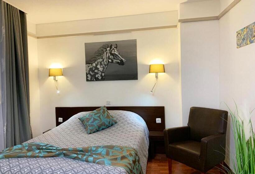 جناح مطل على المدينة, L Embleme  Boutique