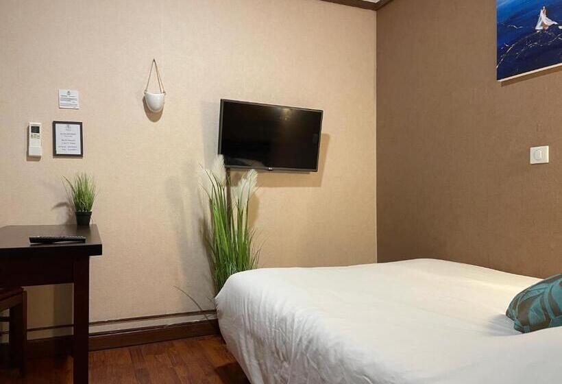 غرفة إقتصادية فردية, L Embleme  Boutique