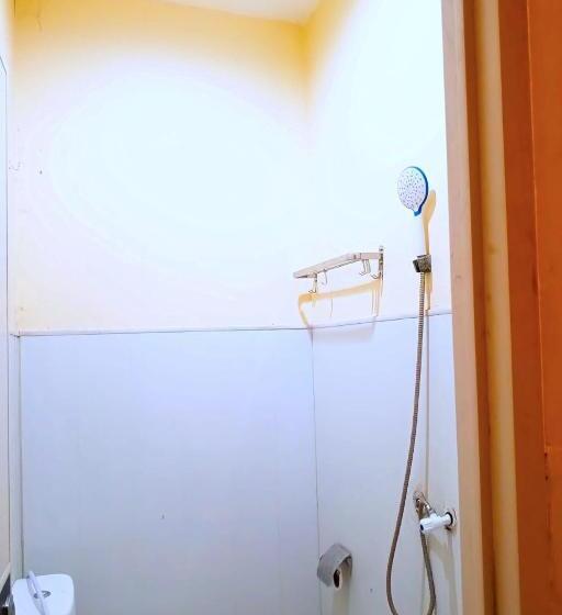 Quarto Deluxe, Oyo Flagship 3688 Pot Art