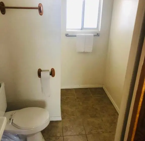 キングサイズベッドのスタンダードルーム, Mountain View Cabins