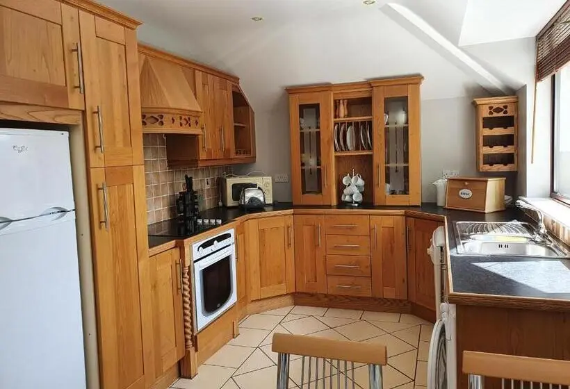 Huoneisto 1 Makuuhuone Merinäkymä, Abbeycourt Kenmare Kerry
