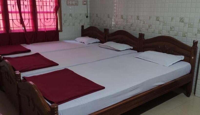 Quarto Triplo Estandar, Shree Katyayani Residency