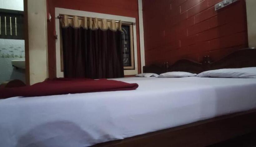 Quarto Triplo Estandar, Shree Katyayani Residency