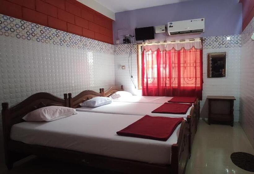 Quarto Triplo Estandar, Shree Katyayani Residency