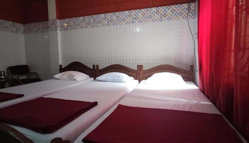 Quarto Triplo Estandar, Shree Katyayani Residency