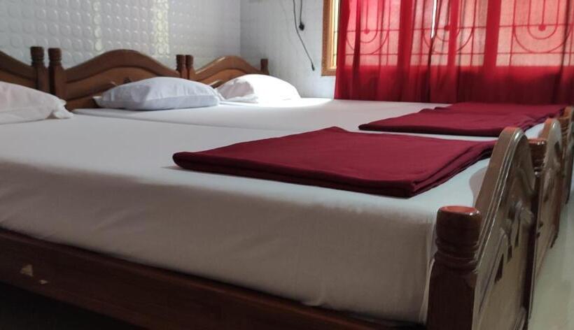 Quarto Triplo Estandar, Shree Katyayani Residency