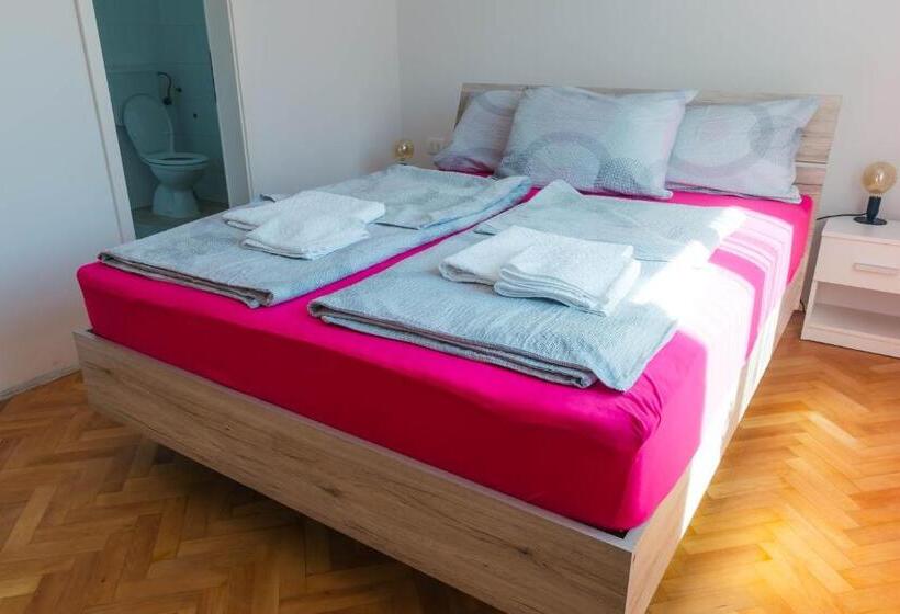 آپارتمان 1 خوابه با بالکن, Sobe Kaki In Kivi