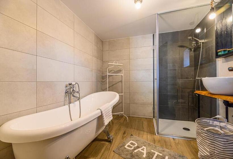 Дом 4 Спальни, The Good House   Harman