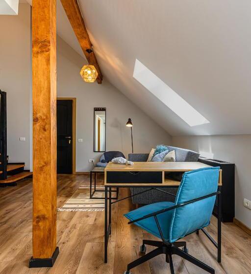 Дом 4 Спальни, The Good House   Harman