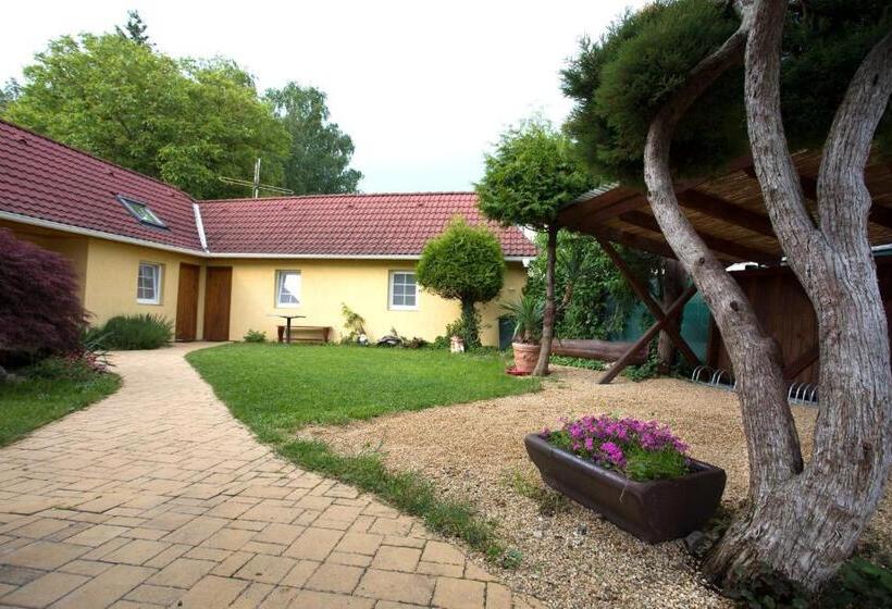 Familjestudio, Penzion Cyklista