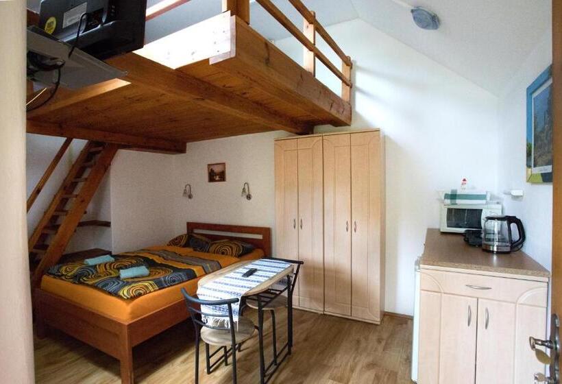 Familjestudio, Penzion Cyklista