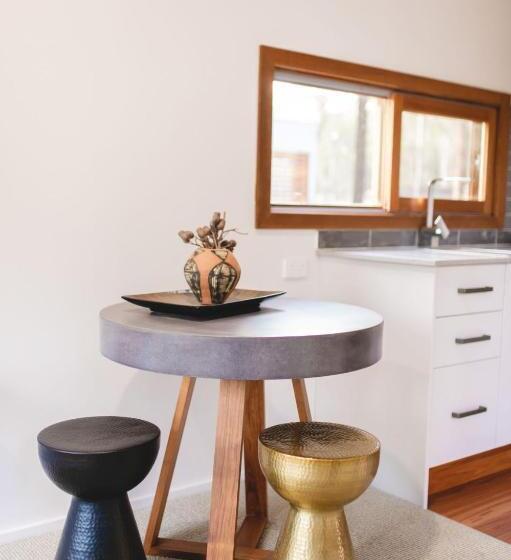 Люкс Повышенной Комфортности, Tuckers Lane Boutique Accommodation