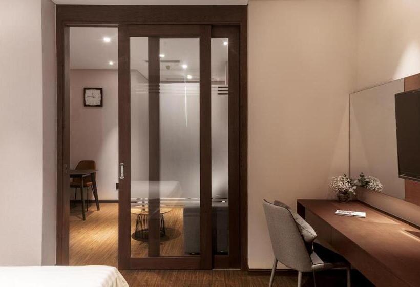 غرفة قياسية مزوَّدة بشُرفة, Dhts Business Hotel & Apartment