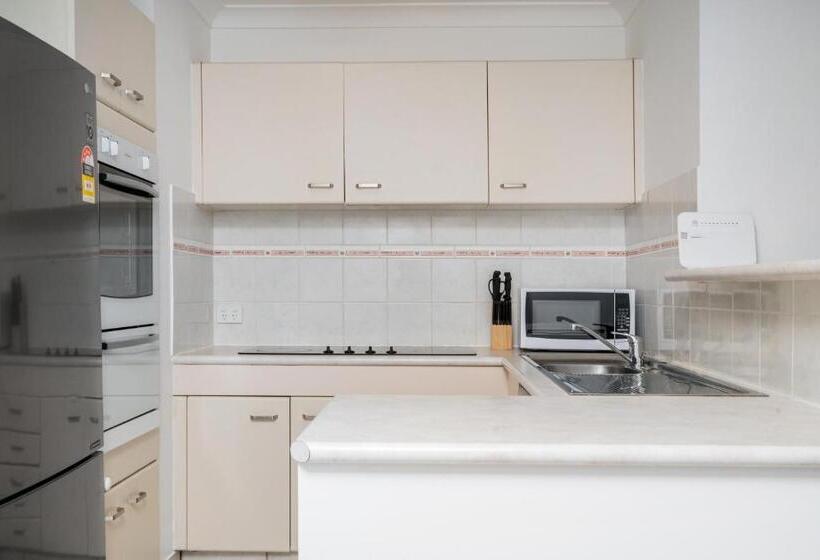 דירת חדר, Eden Tower Apartments