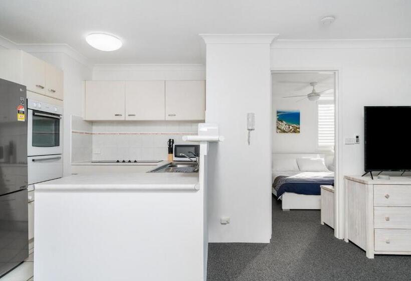 Апартаменты 1 Спальня, Eden Tower Apartments