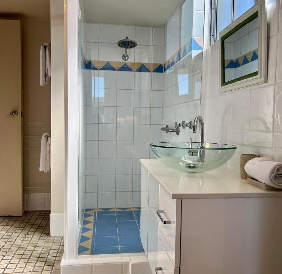 Апартаменты 1 Спальня, Eden Tower Apartments