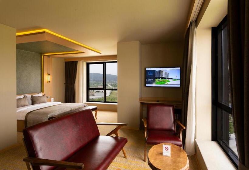 חדר דלוקס, Avec