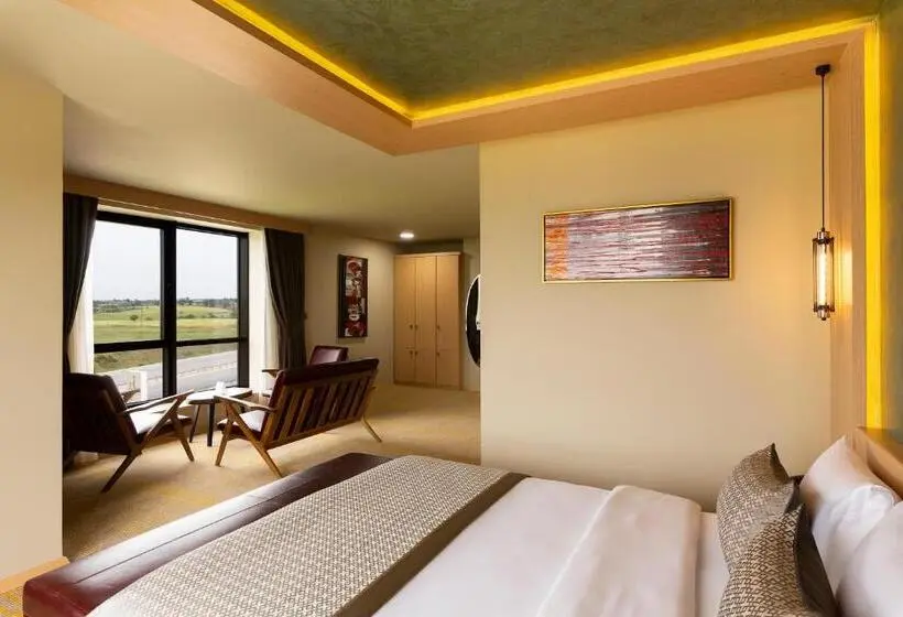 Habitació Deluxe, Avec