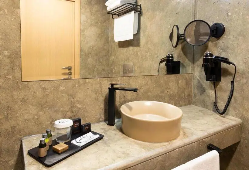 Habitació Deluxe, Avec